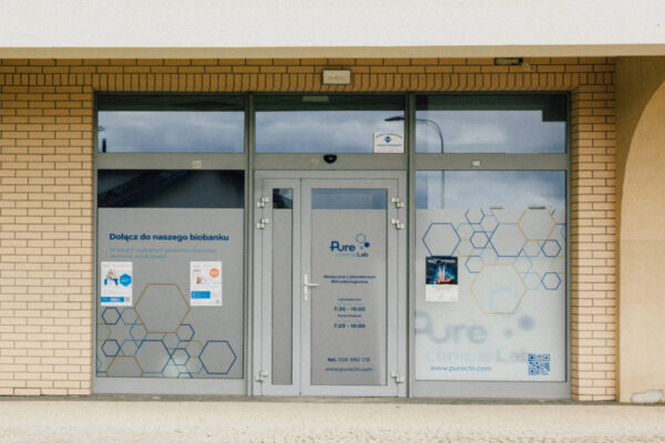 Entrance to Pure Clinical Lab in Słupsk